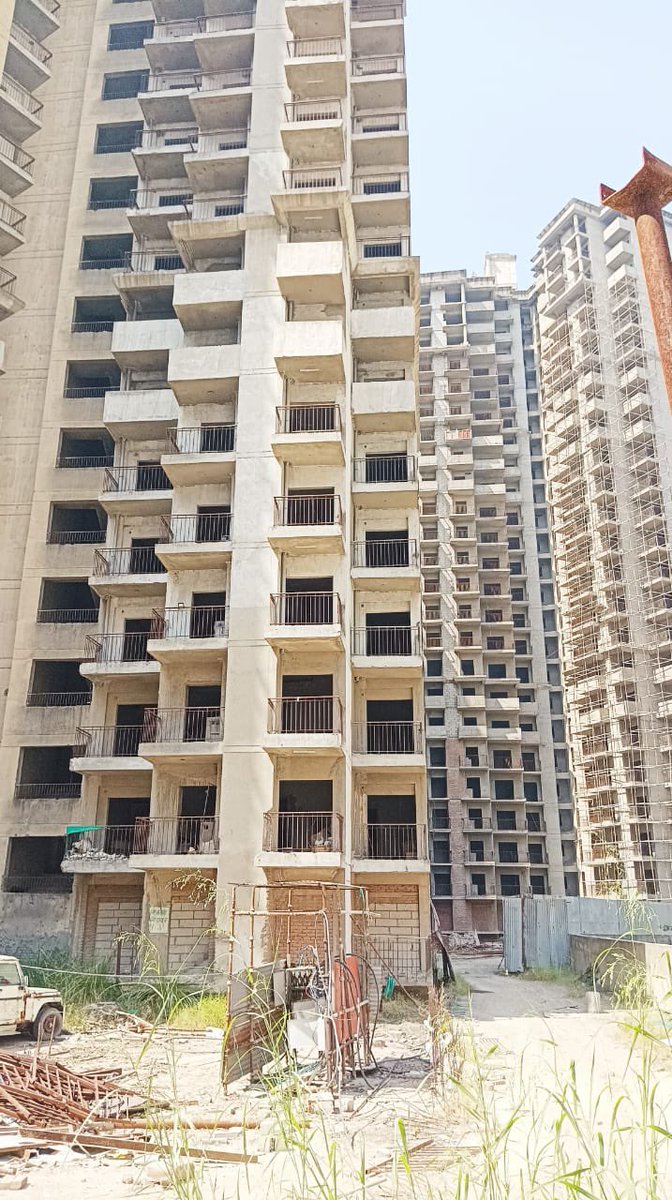 sanjeev_aircare's tweet photo. दुनिया बनानेवाले
आप ने सब बनाया 
एक हमारा फ्लैट नहीं बनाया 
#rudraflatbuyers
@BandBajaateRaho 
@jagograhakjago https://t.co/w13VVZCGrC