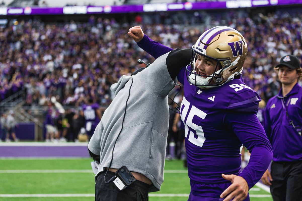 Coach Chris Petrilli (@coachpetrilli) on Twitter photo Shout out to <a href="/jonahcoleman8/">Jonah Coleman</a> & <a href="/HMOORE3405/">Hayden Moore</a>.
#1 can do it ALL at the highest level & attention to detail, #44 can play any position in our “Core 4” & met extra to get it right.
Love the growth of Clark & Gross.
Enthusiasm☑️
Attention to Detail☑️
Finish☑️ Shout out to <a href="/jonahcoleman8/">Jonah Coleman</a> & <a href="/HMOORE3405/">Hayden Moore</a>.
#1 can do it ALL at the highest level & attention to detail, #44 can play any position in our “Core 4” & met extra to get it right.
Love the growth of Clark & Gross.
Enthusiasm☑️
Attention to Detail☑️
Finish☑️