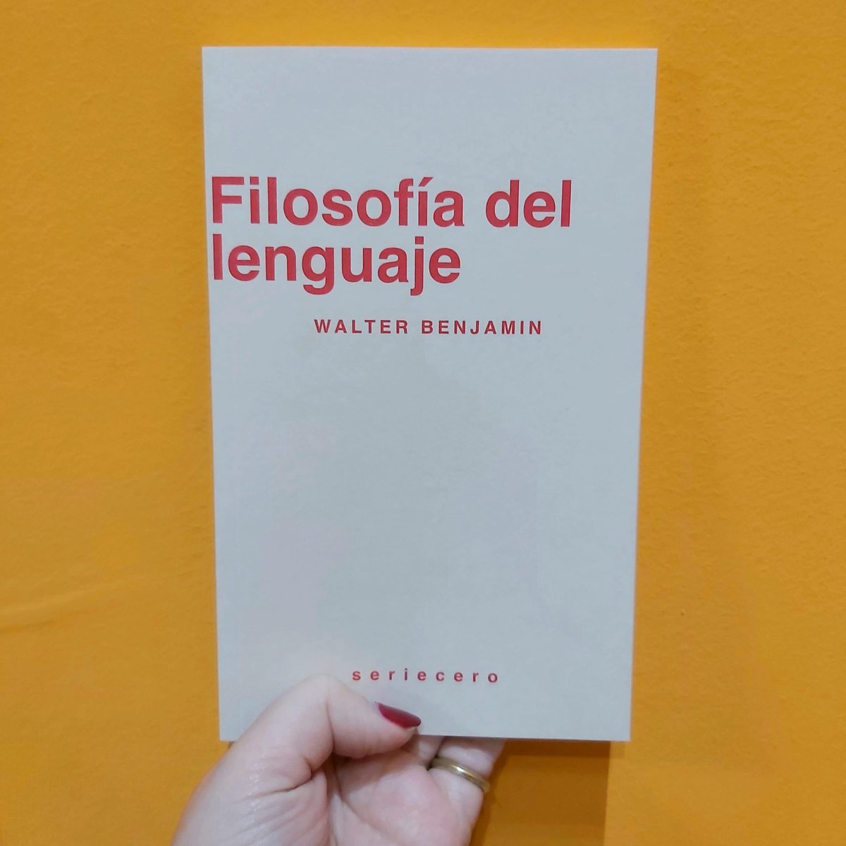 Meta Librería (@metalibreria) on Twitter photo Breve constelación de los escritos más relevantes que Benjamin dedicó a la filosofía lingüística, nos conduce a recuperar la interacción inmediata con el mundo a través de la capacidad expresiva de la materia que se muestra en el lenguaje. <a href="/bauplanbooks_ed/">editorial bauplan</a>
metalibreria.com/producto/filos… Breve constelación de los escritos más relevantes que Benjamin dedicó a la filosofía lingüística, nos conduce a recuperar la interacción inmediata con el mundo a través de la capacidad expresiva de la materia que se muestra en el lenguaje. <a href="/bauplanbooks_ed/">editorial bauplan</a>
metalibreria.com/producto/filos…