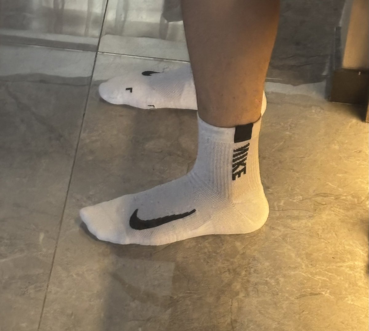 AugustNick4's tweet photo. 新袜子到喽，不知道穿着打几天🏀会有味道~#白袜 #tickle #白袜男大 #feetfetısh #feetworshi̇p #挠脚心 #农牛 #边缘 #边缘控制 #捆绑榨精 https://t.co/N0otIAh2Xs