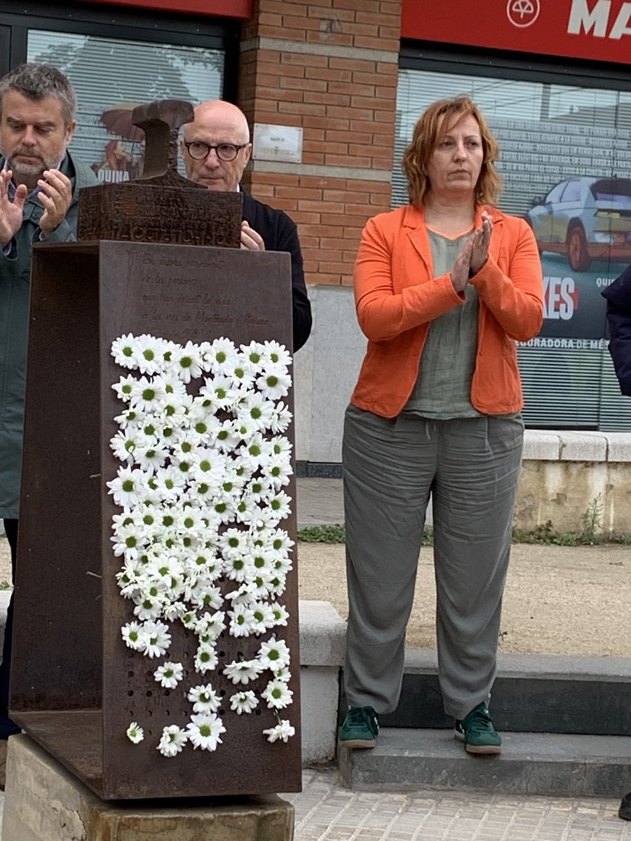 Un any més, Montcada i Reixac recorda les víctimes del tren.
Des de <a href="/JuntsXMontcada/">Junts per Montcada</a> , la candidata  <a href="/monmocsi/">Monmocsi</a> i diversos afiliats hi hem fet una ofrena floral.
Des de la comarca, fem costat als actes de cada municipi.
<a href="/NuriaRamonP/">Núria Ramon Pérez</a>