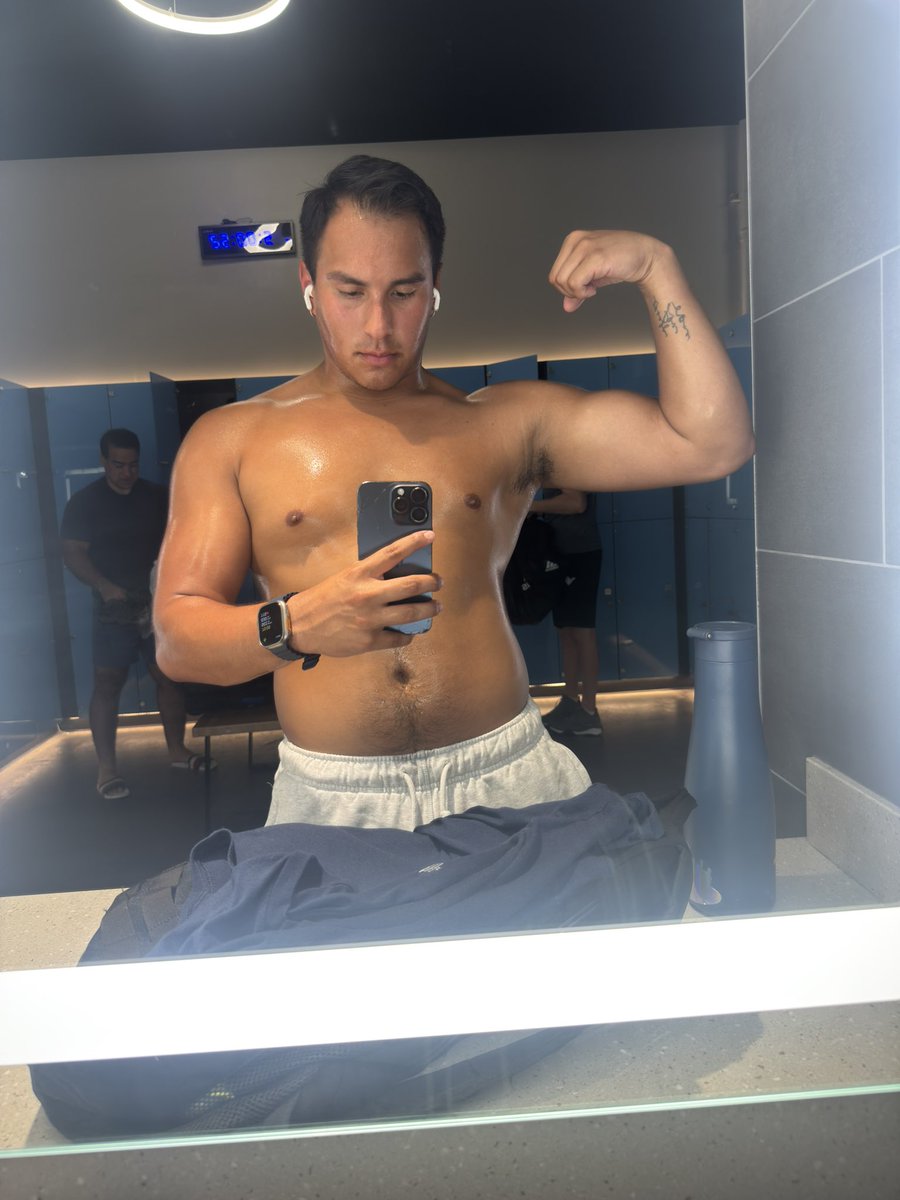 StephonRamos's tweet photo. consistency looks hot https://t.co/l3iiBWse7G