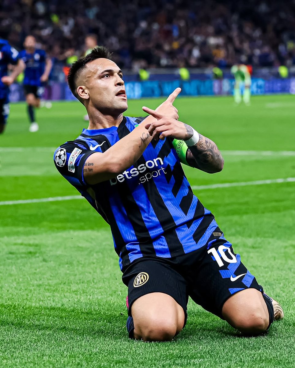 DataInvicta's tweet image. Serie HISTÓRICA de Champions League. 

De pie. 👏🏻