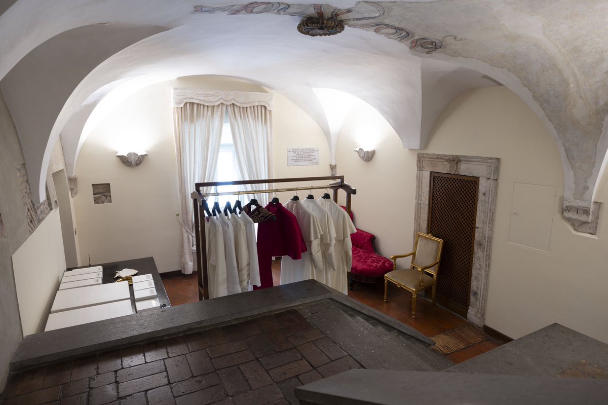 monicafabiola91's tweet image. Cerramos el día con estas imágenes 

¡Todo está preparado para el inicio del cónclave!

📷 Vatican media