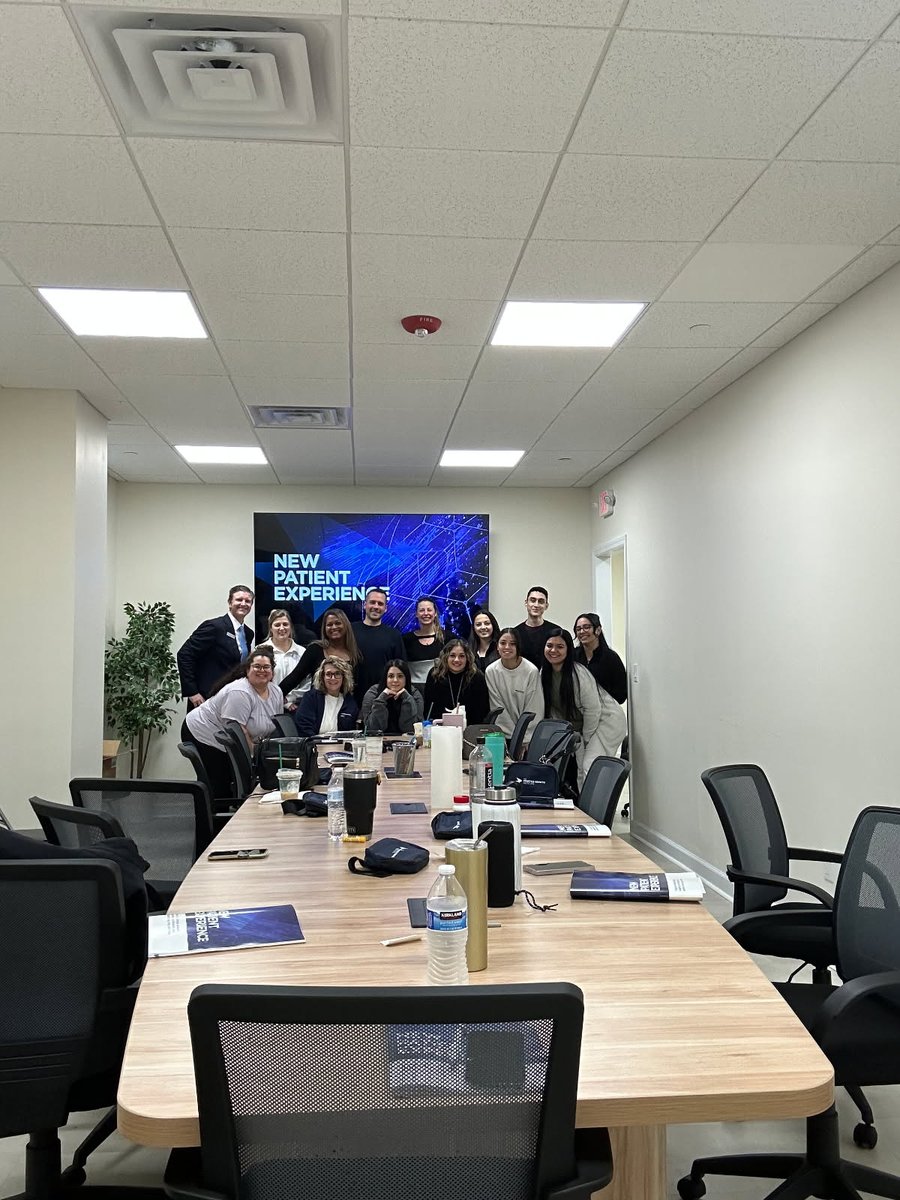 SchedulingInst's tweet image. 📍 Randolph, NJ – Dr. Erik Dickerson and his team at Dickerson Dental Group are committed to taking their New Patient Experience to the next level! 🎉👏

#NewPatientExperience #SchedulingInstitute #DentalSuccess #DickersonDentalGroup #Dental #Training #PrivatePractice
