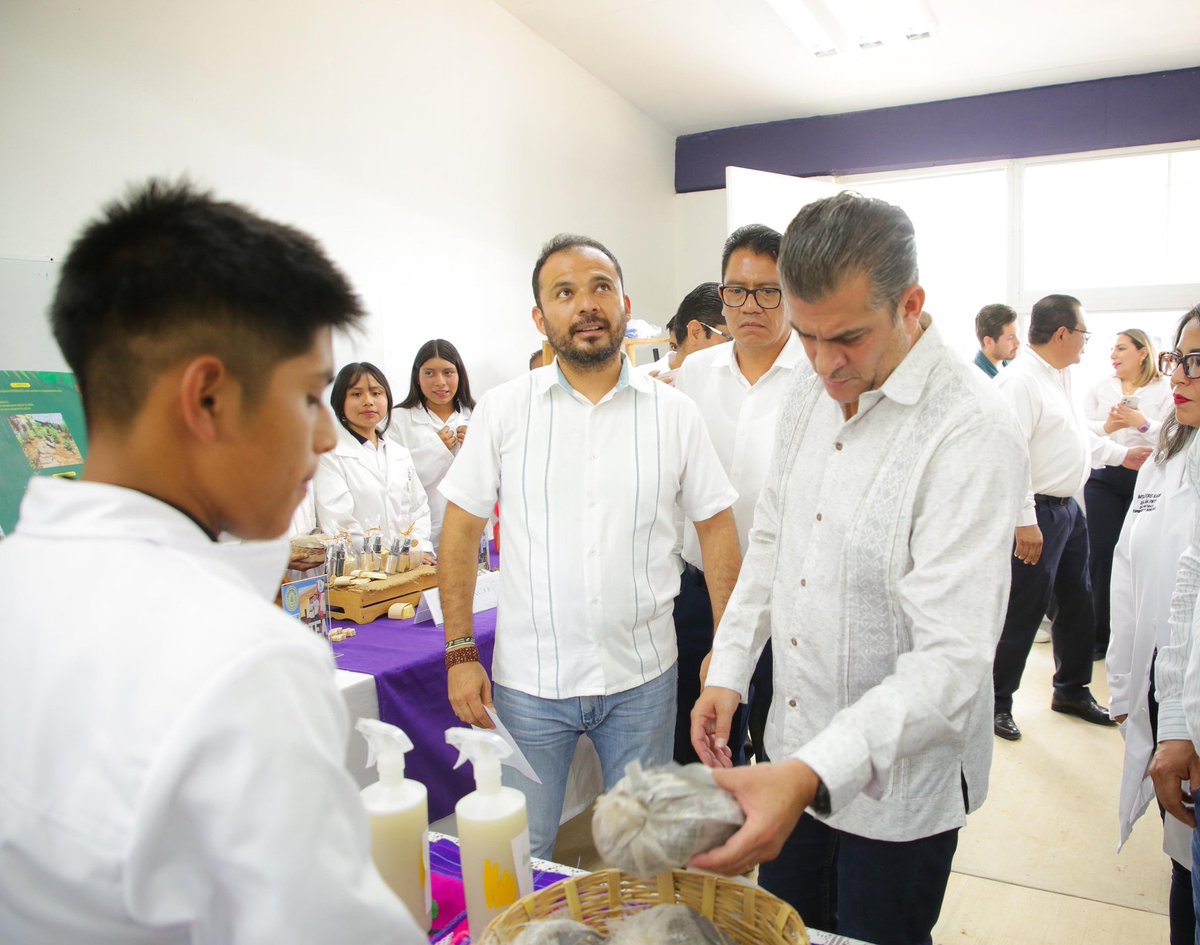 yamilmelgar's tweet photo. Junto con el Director General del COBACH, mi amigo Miguel Prado de los Santos, visité el ejido 26 de octubre para inaugurar dos aulas didácticas y la obra exterior del plantel 237 en Tapachula. Desde el ayuntamiento, nos sumamos a las acciones en favor de la educación, por lo que contar con espacios dignos es una prioridad para lograr una educación de calidad y un desarrollo integral.
#VoluntadParaTransformar