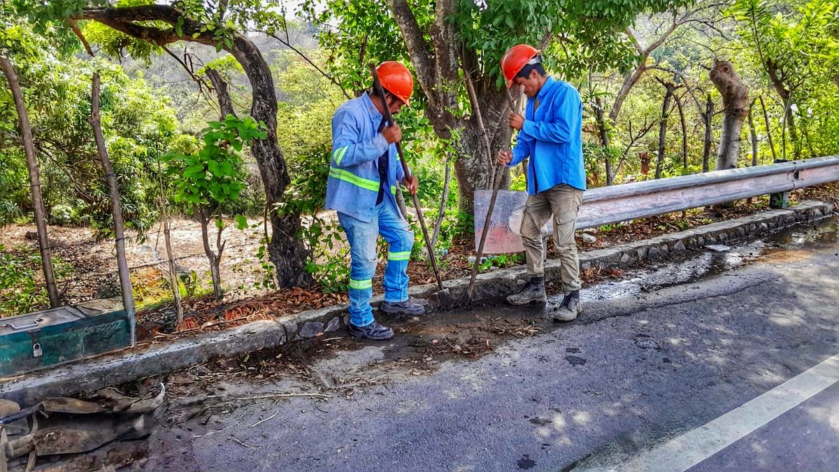 📍Reparación de derrame por tubería dañada, calle en kms 112 y 113, cantón Santa Cruz, distrito de Ahuachapán.