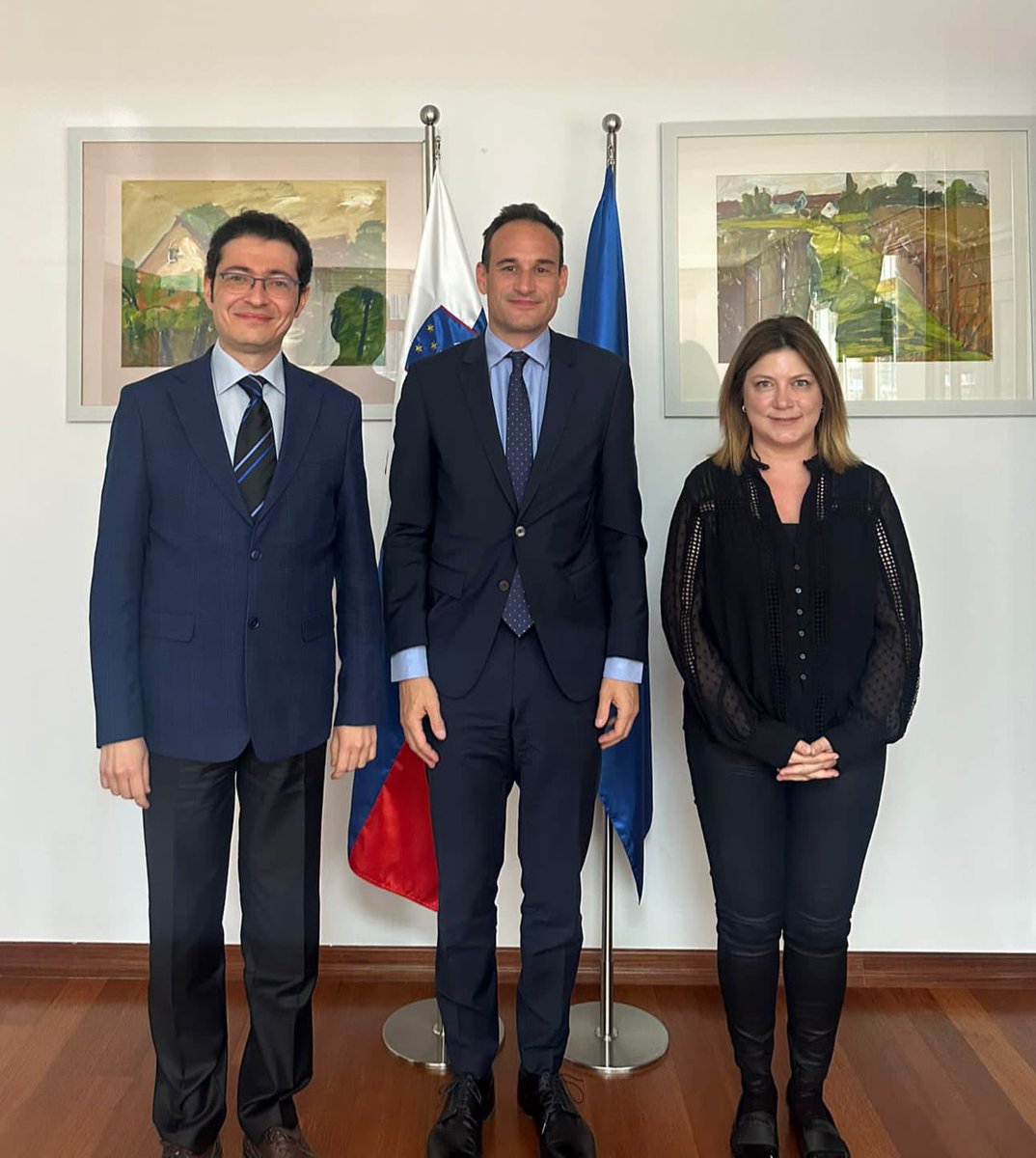 Başkent Üniversitesi Stratejik Araştırmalar Mrk. (@baskent_sam) on Twitter photo As directors of <a href="/Baskent_SAM/">Başkent Üniversitesi Stratejik Araştırmalar Mrk.</a> we visited the Slovenian Ambassador Mr. Gorazd Rencelj. It was a very productive meeting ranging from Türkiye-Slovenia relations to common cooperation areas. We thank Mr. Ambassador and his team for their warm hospitality 🇹🇷🇸🇰 <a href="/slointurkiye/">Slovenia in Türkiye</a> As directors of <a href="/Baskent_SAM/">Başkent Üniversitesi Stratejik Araştırmalar Mrk.</a> we visited the Slovenian Ambassador Mr. Gorazd Rencelj. It was a very productive meeting ranging from Türkiye-Slovenia relations to common cooperation areas. We thank Mr. Ambassador and his team for their warm hospitality 🇹🇷🇸🇰 <a href="/slointurkiye/">Slovenia in Türkiye</a>