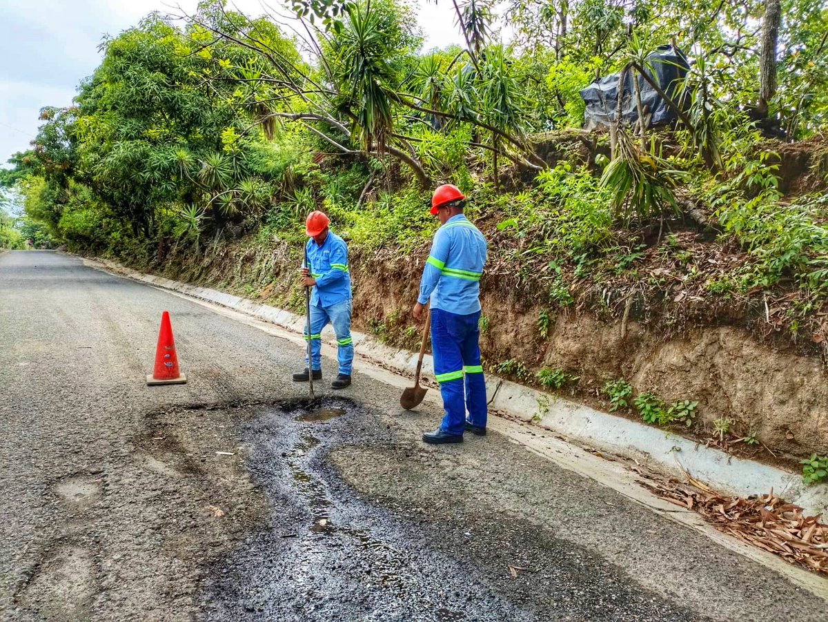 📍Trabajo de reparación en tubería dañada en cantón Galingagua, distrito de San Agustín, Usulután Oeste.