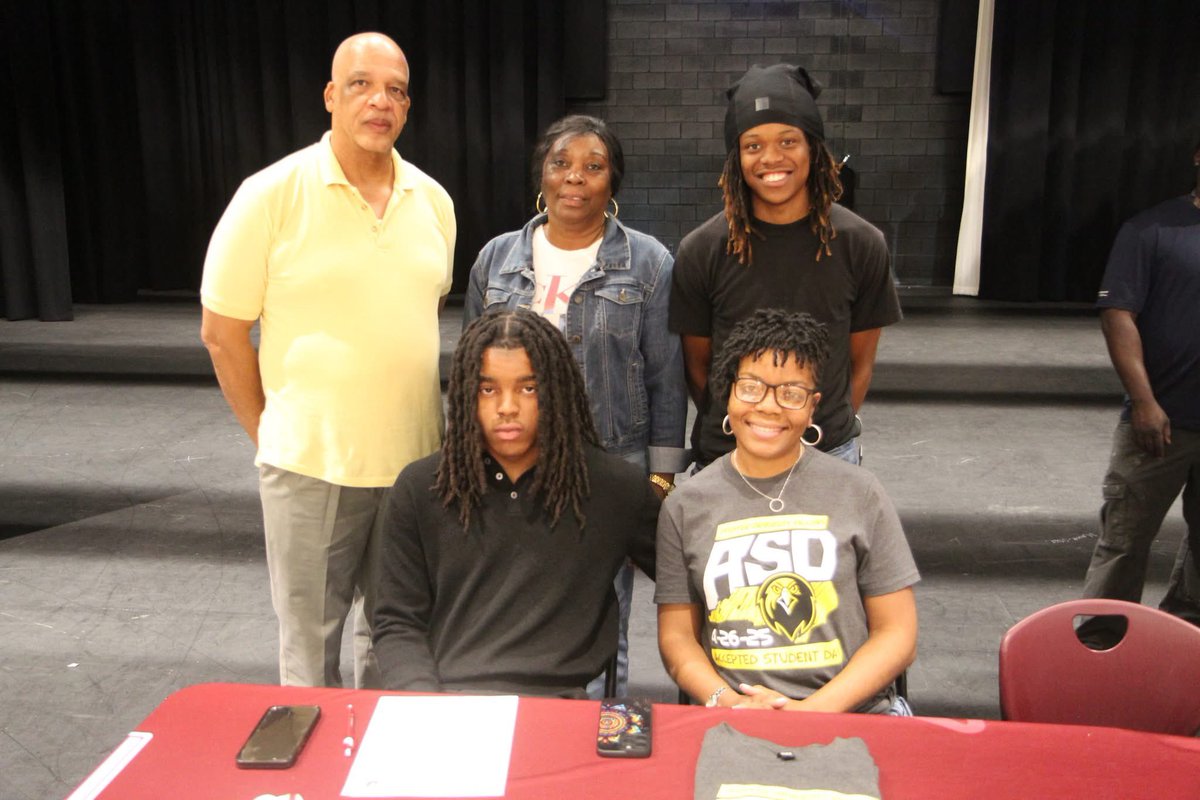 BibbAthletics's tweet image. Congratulations to these two @WHS_Seminoles seniors for signing to play college basketball today!
- Jatavion Zellner, @GoFalconsMBB
- Destiny Spencer, @EastGeorgiaWBB
