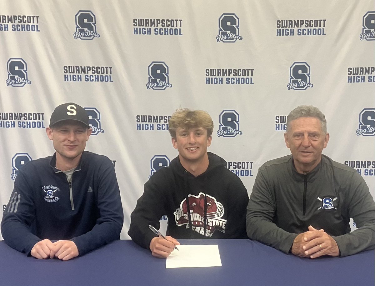SwampBaseball's tweet image. Signing Day in Big Blue land! Nick B to Bridgewater State and Spencer R to Rochester Institute of Tech. Great players but tremendous young men! Very proud of you both! See u at field in the rain! ⁦@SportsBigBlue⁩ ⁦@sps01907⁩ ⁦@NickBerube4⁩ ⁦@CadenRoss_11⁩