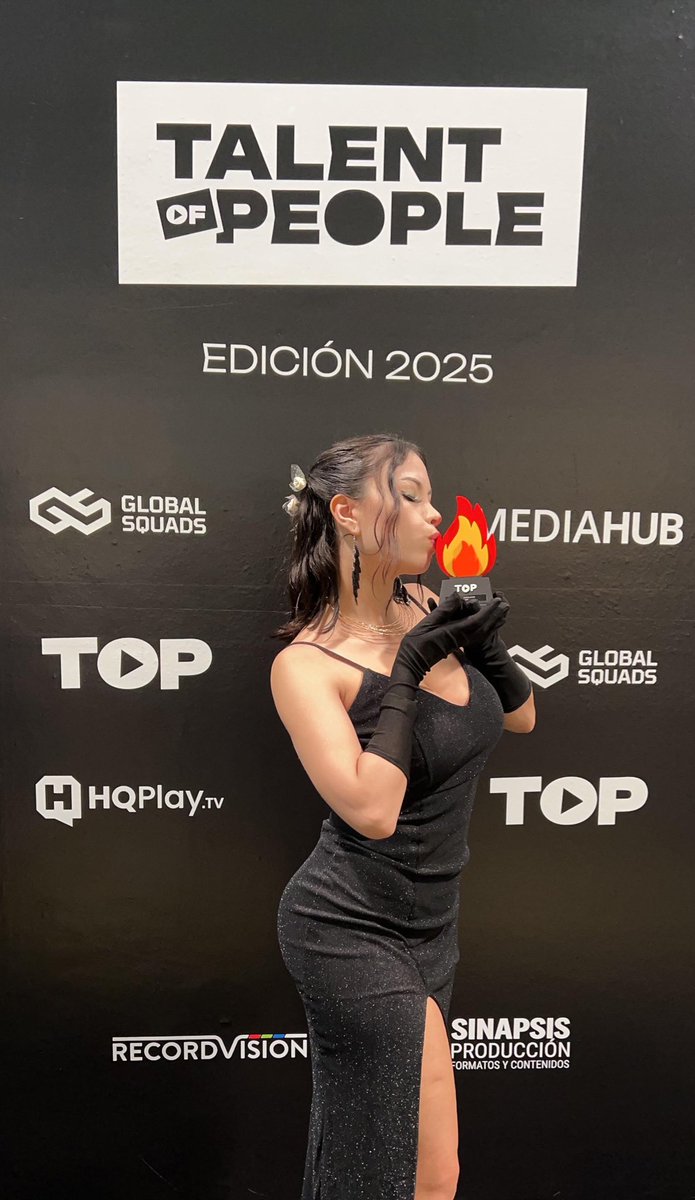 Hika Cosplay tweet media