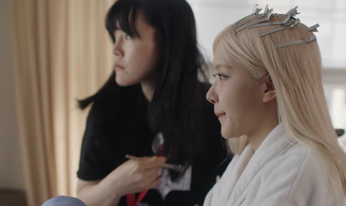gloomie_bloomie's tweet photo. No but her hair??? Shiny and look silky omg Rapunzel??? https://t.co/GnvZAzx1dz