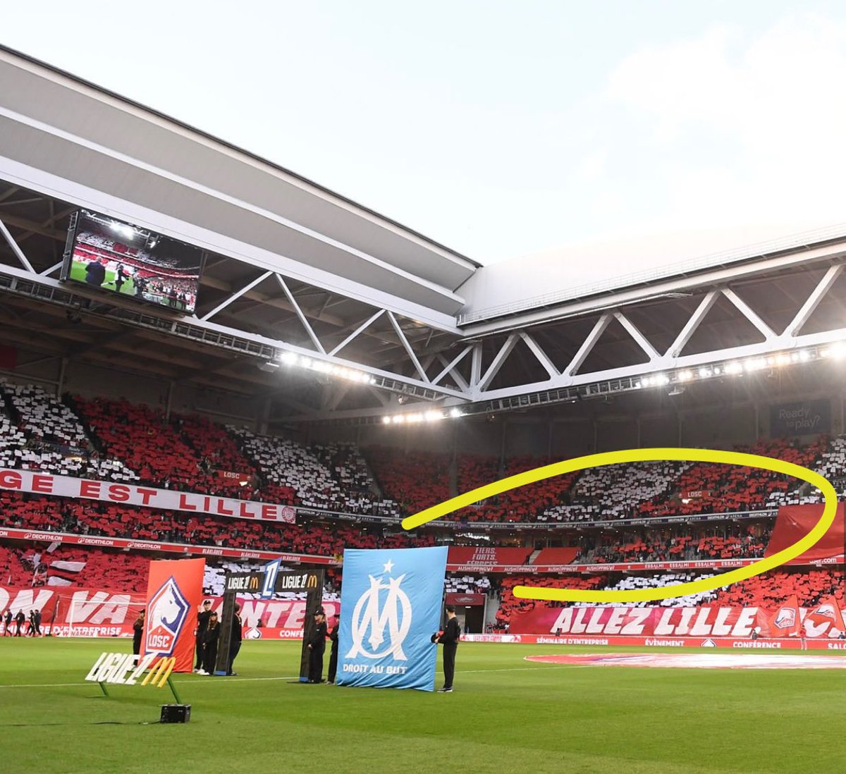 ℹ️ Sachez que notre stade (50,187) possède 7,3k places en loges!

Ces places vip ne sont pas, voire jamais (photo), vendues. Aux 4 coins du stade.

Nul doute que sans ces loges, ou avec une capacité moins importante, le taux de remplissage moyen passerait de 85% à quasiment 100%.