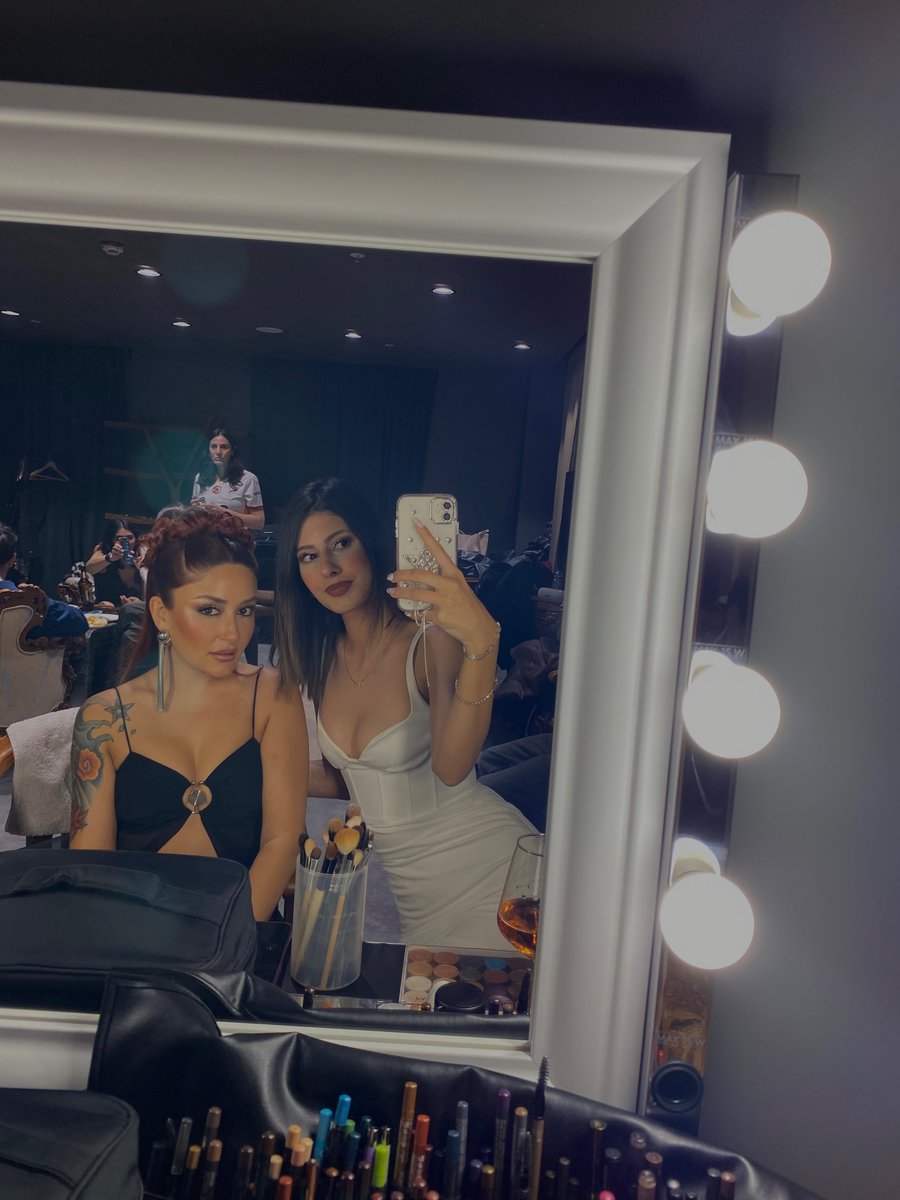 ev dört duvarı ve bir çatısı olan tuğla yığınları değildir, ev insanlardır bir eve yakın hissettiren insanlar..💌

#MelekMosso <a href="/MelekMosso/">Melek Mosso</a>