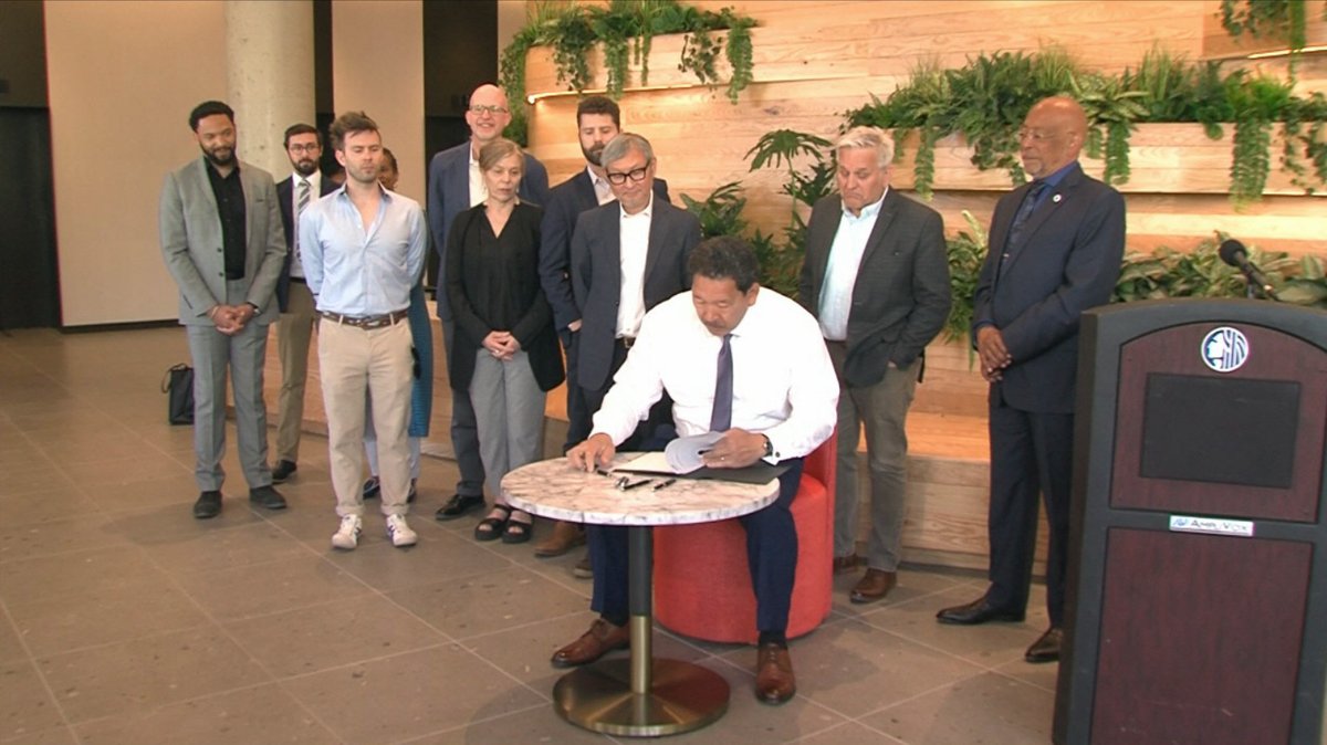 Seattle Channel (@seattlechannel) on Twitter photo Today <a href="/MayorofSeattle/">Mayor Bruce Harrell</a> joined Councilmember Solomon & business leaders to sign legislation to help fill vacant storefronts & stimulate housing development in support of the Downtown Activation Plan. youtu.be/Xfi8KFgXT9Q
<a href="/SeattleCouncil/">Seattle City Council</a> <a href="/downtownseattle/">Downtown Seattle</a> Today <a href="/MayorofSeattle/">Mayor Bruce Harrell</a> joined Councilmember Solomon & business leaders to sign legislation to help fill vacant storefronts & stimulate housing development in support of the Downtown Activation Plan. youtu.be/Xfi8KFgXT9Q
<a href="/SeattleCouncil/">Seattle City Council</a> <a href="/downtownseattle/">Downtown Seattle</a>