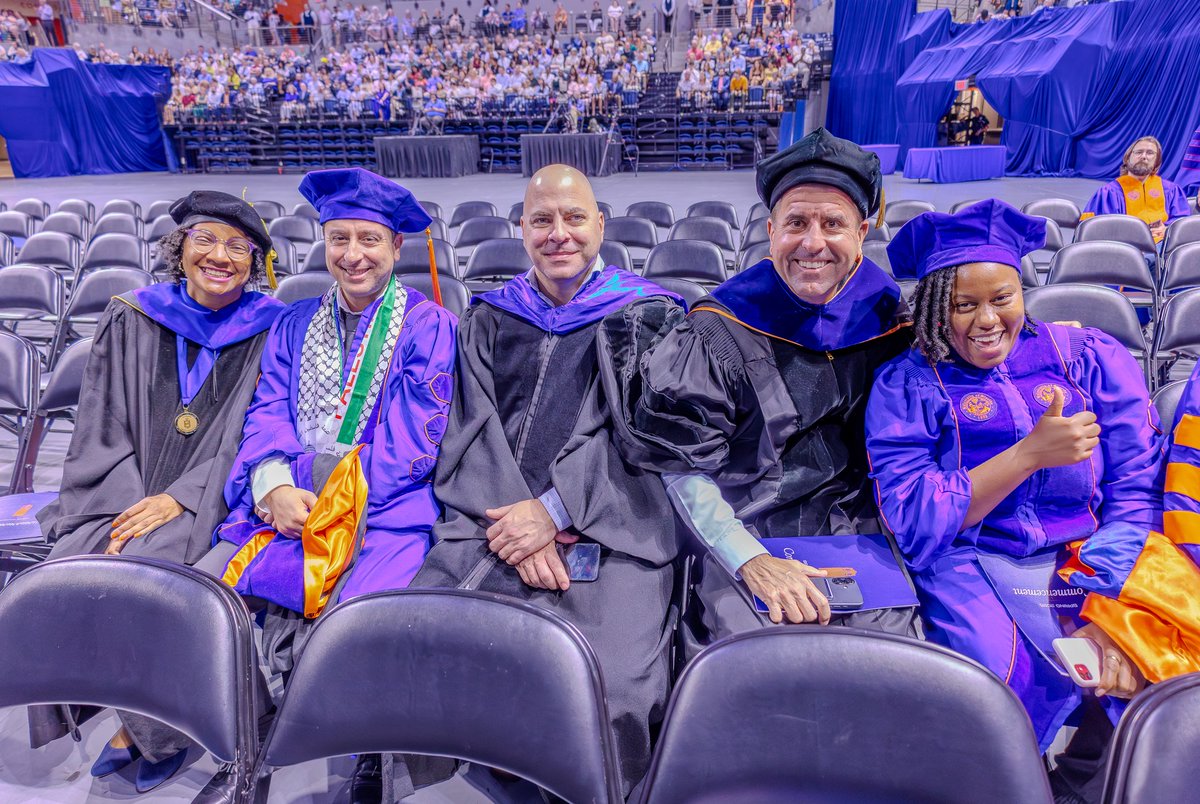 UFCJCGrad's tweet image. Congratulations class of 2025! We're so proud! 🎓🐊