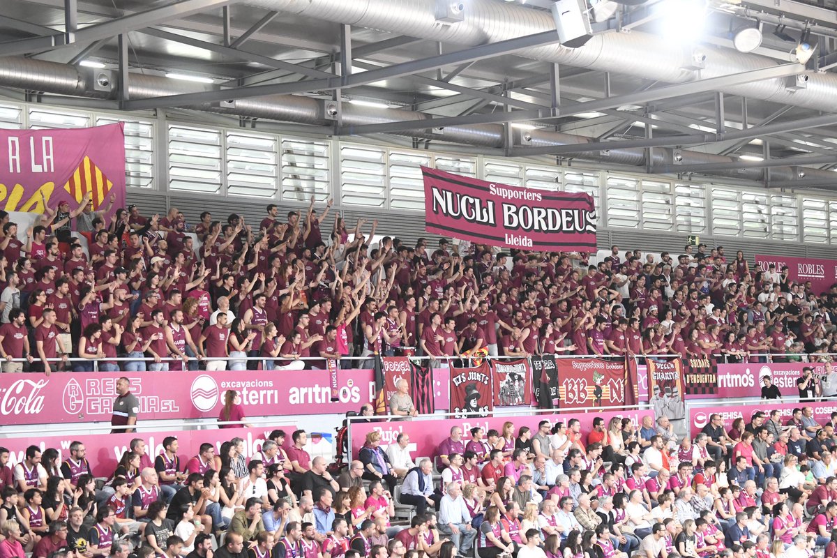 LLEIDA-Múrcia

Felicitats, lleidatans/es! Ja tenim l’onzena victòria, que va desfermar l’èxtasi en un Barris Nord excels. 

L’afició ens hem passat tota la temporada treballant i sacrificant-nos per un únic objectiu, les victòries del Lleida; i veure l’objectiu tan a prop només