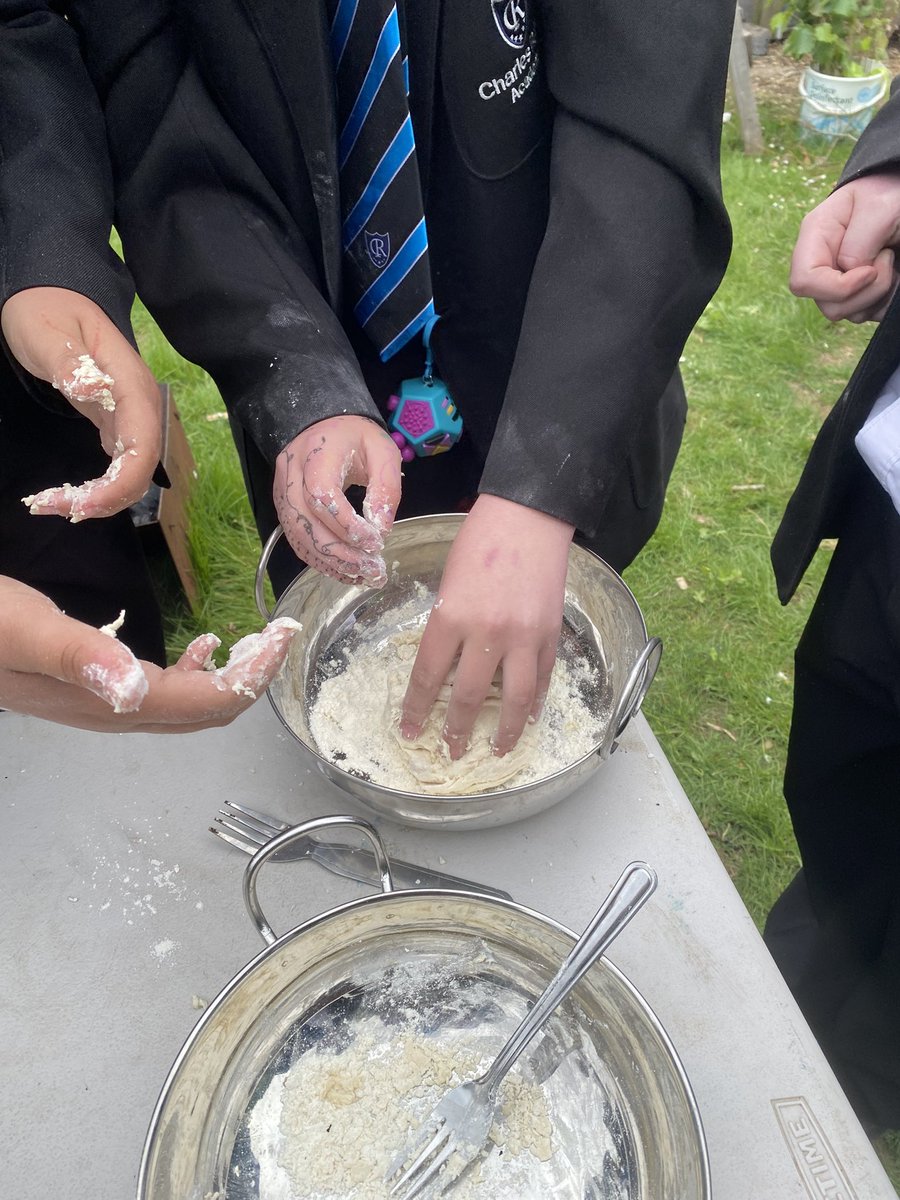 silverbackmpr's tweet image. Bread making during Bushcraft enrichment @Charles_Read_
