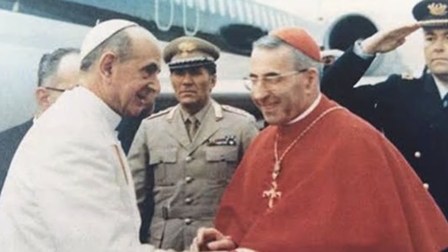 vincentsousbois's tweet photo. Me gustan estas fotos de los últimos papas con sus sucesores cuando eran cardenales. https://t.co/7Hxt3hhsZd