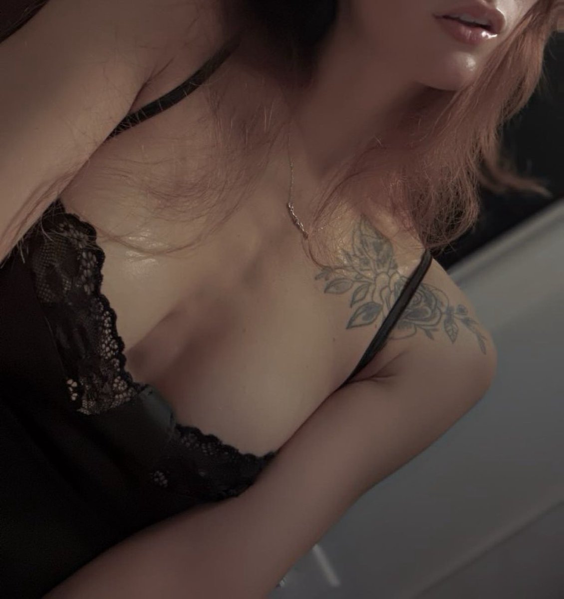 Little distraction ;)
#nsfw #nsfwtwitter #lingerie #onlyfans #followforfollow #tease #inlace #trending #trendingtuesday