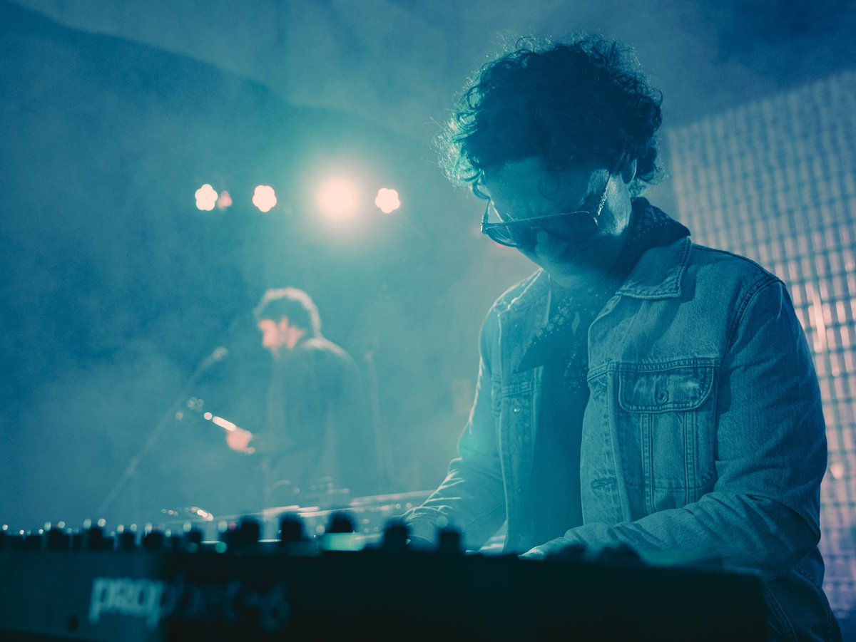 This Friday we will be playing out in beautiful Missouri wine country at Defiance Ridge Vineyards and we’ll have the great @grellvis joining us on keys (and swagger) 🎹 . Weather forecast is sunny with a high of 70 ☀️ Cya out there 🍷🎶