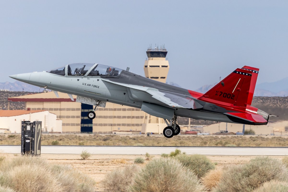 AETCommand's tweet image. Forging the next generation of aviators!
Lt. Gen. Brian Robinson became the first non-test pilot to fly the T-7A @edwardsairforcebase—marking a major milestone in our commitment to world-class pilot training.
#NextGenAircraft #TheFirstCommand #RedHawk #FUPT