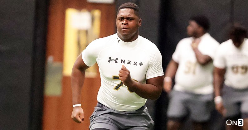 2026 OT Ben Mubenga is set to take an official visit to #LSU at the end of the month.

Mubenga is the younger brother of current LSU offensive lineman, Paul Mubenga.

He broke down his top five and where LSU stands.

Read: on3.com/teams/lsu-tige…
