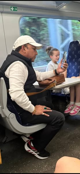 Alexandr4Denman's tweet image. Today, on a train from Lenzie to Queen Street, at the Bishopbriggs stop, a man boarded and deliberately sat at a table with two young girls. He began speaking to them and offered something from his bag, which he claimed was “candy.” The girls showed no interest in talking to him,…
