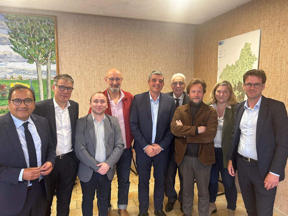 Heureux d’accueillir à Artenay dans le Loiret, dans le cadre du Congrès du <a href="/partisocialiste/">Parti socialiste</a>, les trois 1ers signataires des textes d’orientation : <a href="/NicolasMayerNMR/">Nicolas Mayer-Rossignol</a>, <a href="/faureolivier/">Olivier Faure</a> et <a href="/BorisVallaud/">Boris VALLAUD</a>. Il est essentiel de débattre pour proposer aux français, dans la clarté, une