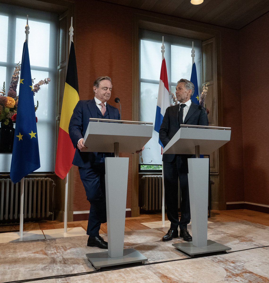 La Belgique et les Pays-Bas entretiendront toujours des liens particuliers. Nous partageons une longue histoire commune et, en partie, notre langue. De plus, nous avançons côte à côte sur de nombreux terrains, notamment au sein du Benelux, de l’Europe et de l’OTAN. Je me réjouis