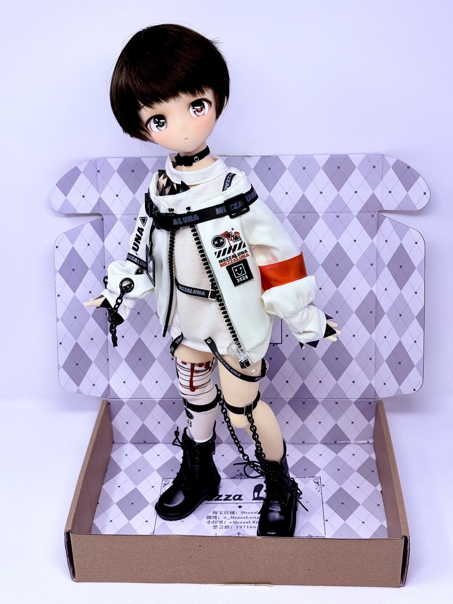 MimiBarnard's tweet photo. Ever since I laid eyes on these adorable @Mezzaluna_doll outfits, I knew I needed one and a little MDD boy to rock it 💫🖤🤍how cute he looks 🥹✨💢 #kittyfun #dollbot #bjd #doll #dollhobby #chaos #funtimes #mischiefmakers #mischief #kawaii #animedoll #DOLLBOT
#DBCきなこ https://t.co/iYZTGQmId8