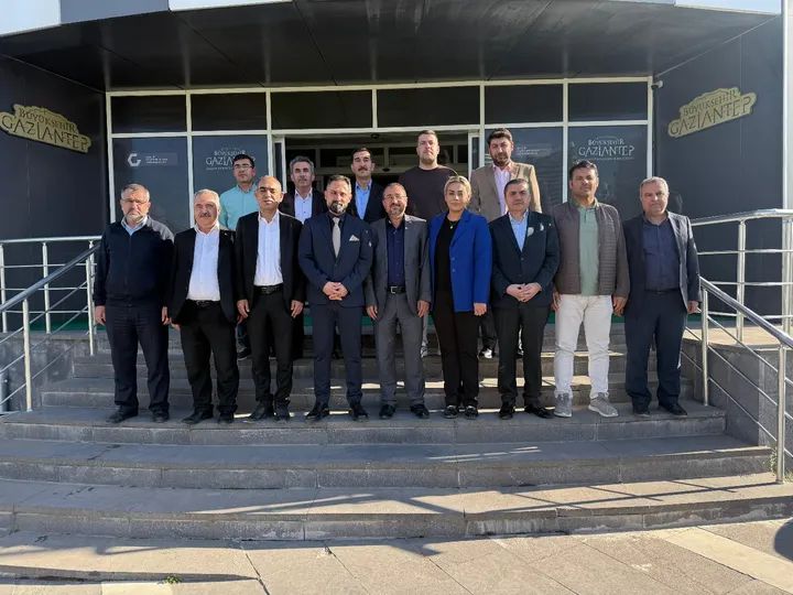 Gaziantep Büyükşehir Belediyesi Eğitim Gençlik Spor Daire Başkanı olarak atanan  kıymetli hocamız Sn Prof.Dr. Mustafa Özdal’ı Memur-Sen Hizmet Kolları Başkanlarımızla ziyaret ettik. Rabbim hayırlı hizmetler yapmayı nasip eylesin.
#GaziantepBirlikHaberSen
