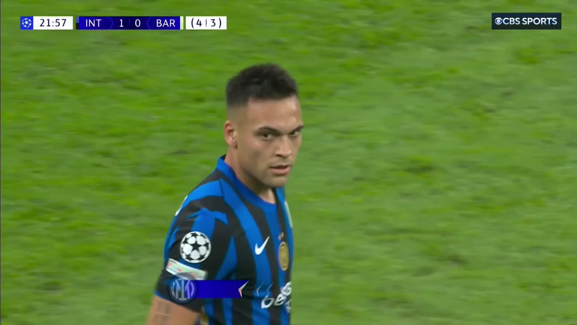 Denzel Dumfries puts it on a plate for Lautaro Martínez 🍽️Inter strike first ⚽️
