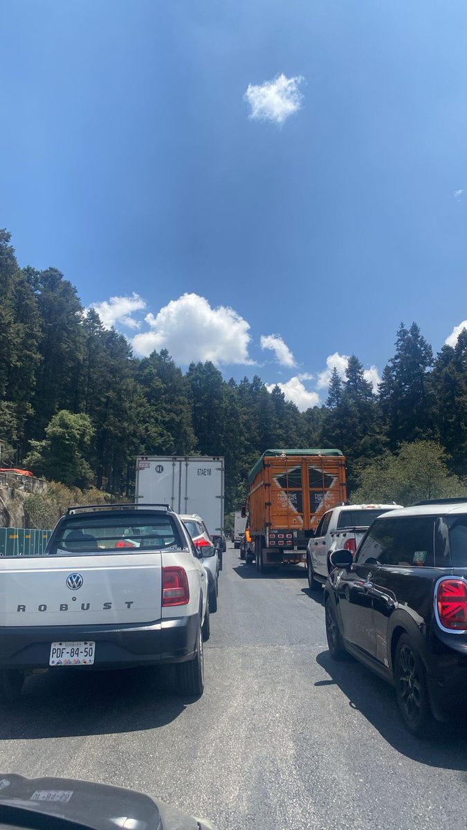vimart00's tweet photo. @CAPUFE Qué sucede en l carretera México Toluca? Tiene horas que va a vuelta de rueda?? https://t.co/FcBybo4TkM