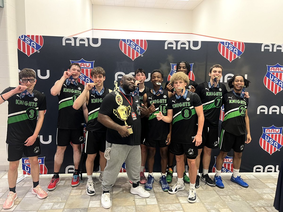 STATE CHAMPS!
What a weekend for our 11th grade squad — they battled hard and came out on top, winning the AAU MA/RI State Championship!
Finishing 4-1 and grinding out a tough championship game, this group showed heart, hustle, and championship DNA.
Let’s go!!