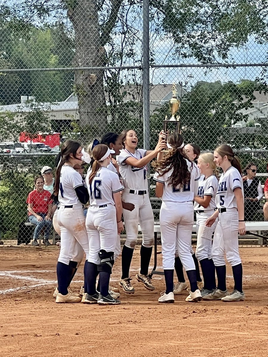 andrewtsimonson's tweet image. Evangel survived a pair of big rallies from Ezekiel to secure the ACSC softball championship as the Lightning won all three games in the conference tournament.

Story: shelbycountyreporter.com/2025/05/06/eva…