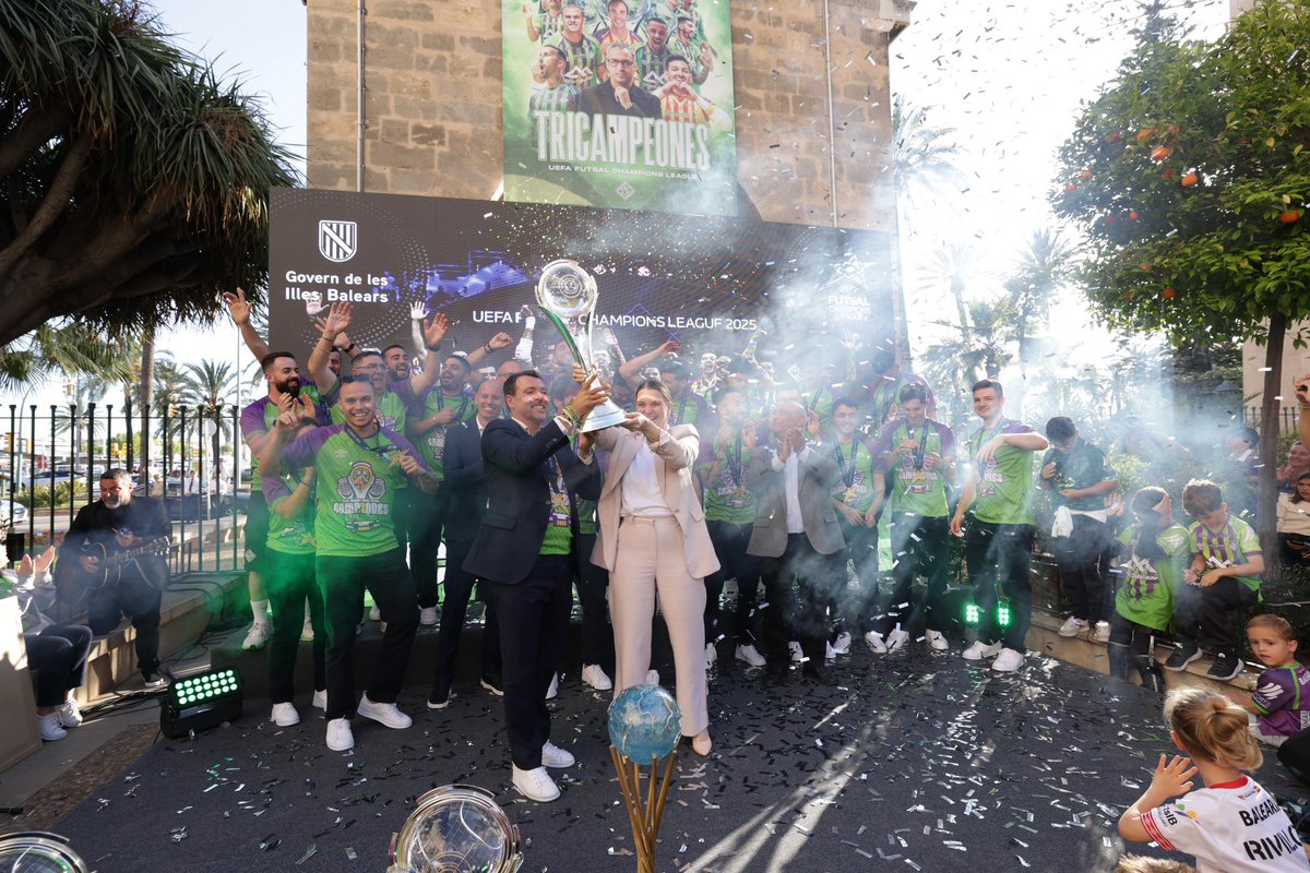 Conselleria Turisme, Cultura i Esports (@turismegoib) on Twitter photo ⚽️Els tricampions d’Europa <a href="/PalmaFutsal/">Illes Balears Palma Futsal</a> ja són història del futbol sala mundial i de l’esport balear. Gràcies per fer-nos somiar tan fort i tan amunt. No és només el que guanyau, sinó com ho feis.
Orgull de què sigueu d’aquí!💚 ⚽️Els tricampions d’Europa <a href="/PalmaFutsal/">Illes Balears Palma Futsal</a> ja són història del futbol sala mundial i de l’esport balear. Gràcies per fer-nos somiar tan fort i tan amunt. No és només el que guanyau, sinó com ho feis.
Orgull de què sigueu d’aquí!💚
