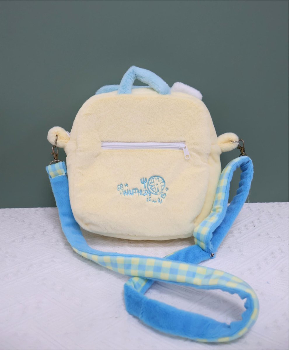 wafflezniscool's tweet image. NO HOME BAG. i’m super hypercritical abt the stuff i make,,, im afraid a lot of stuff looks funny  (fabric color, gingham pattern ) . but do not fret, for I WILL FIX IT!!!!

BESIDES EVERYTHING . i think it looks CUUUUTE just needs a few tweaks here and there, heh. He. &amp;gt;:D