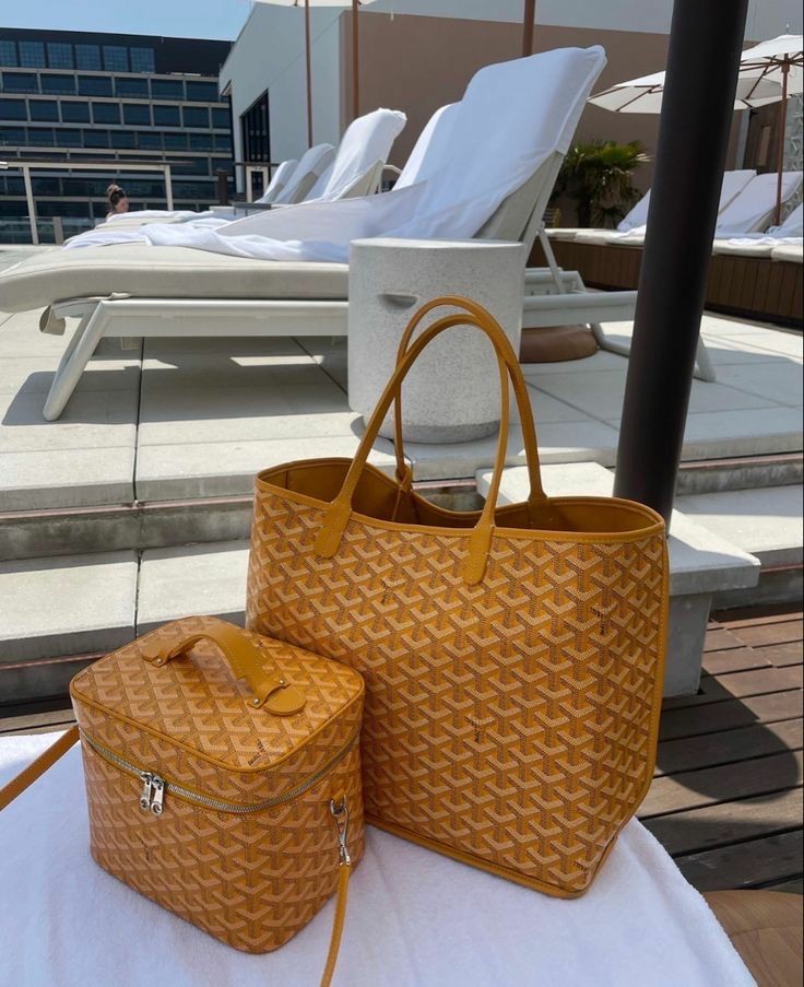 Outfit_Luxy's tweet photo. Goyard yellow https://t.co/B9TN2DEorZ