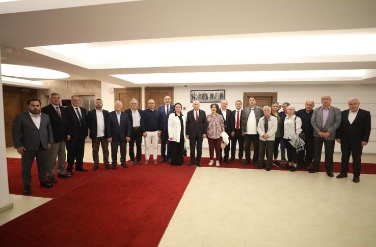 chamdiarslan's tweet photo. GÜDEF,GÜBDER,GİAD ve Ankara’daki Gümüşhane dernekleri baskanları olarak Yenimahalle Belediye başkanı Sayın Fethi Yaşar Bey’i başkan yardımcıları FeridunGüngör, Yaşar Neslihanoğlu ve hemşehrimiz Erhan Aras beyi ziyaret ettik. Yakın ilgilerinden dolayı kendilerine teşekkür ediyoruz https://t.co/OKWnfHdROJ