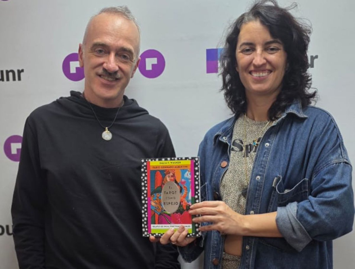 El arte de leer las cartas del Tarot de un modo sensible y profundo.

Dalia Walker y Fabio Albertini pasaron por <a href="/notasdepapel1/">Notas de Papel</a>  para presentar su libro “El tarot como espejo. Relatos de India, prácticas y rituales”, una obra escrita a cuatro manos.

👉📢lc.cx/ivE8es