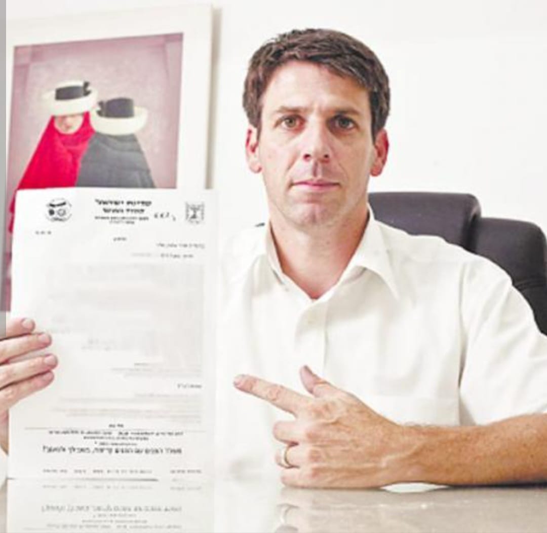 תכירו את  עו"ד תמיר בלנק, יהודי ישראלי . 
 אחד מ52 עו"ד שנתפסו מעבירים מידע ומיסרים לנוחבות.
נעשה הכל שישב בכלא עם הנוחבות האהובים עליו. 
 ושישללו  לו את הרשיון לצמיתות.