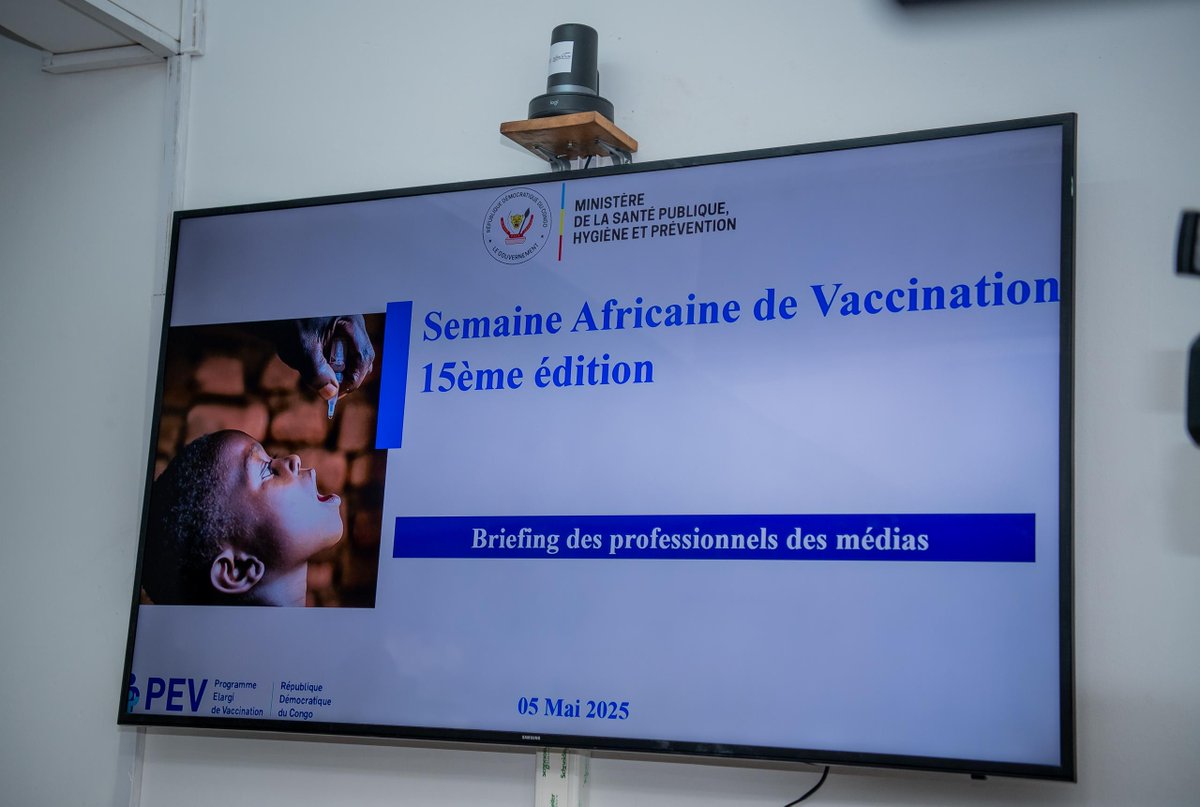 Pev_rdcongo's tweet photo. Renforcer la vaccination en RDC grâce à l'engagement des médias
À l’occasion de la #SemaineAfricaineDeLaVaccination, le #PEVRDC a tenu ce lundi un briefing à l’intention des journalistes. Objectif : partager les dernières données sur la couverture vaccinale, discuter des enjeux actuels et présenter les efforts en cours pour atteindre chaque enfant.
Une information claire et fiable transmise par les médias est essentielle pour une meilleure sensibilisation des communautés.