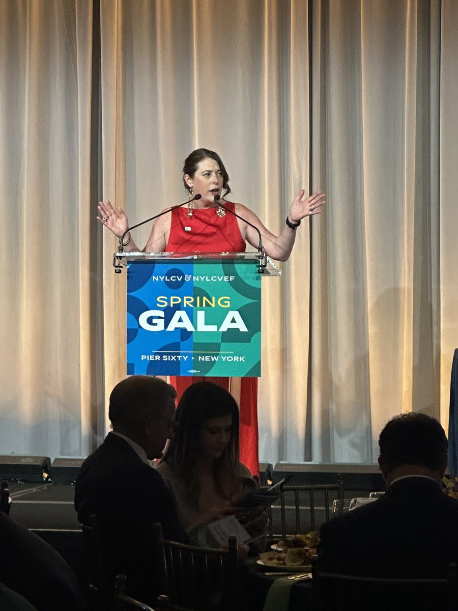CHPExpress's tweet photo. Our team had an amazing night celebrating the incredible work of @nylcv and @julietighe17 alongside @citizensenviro, @vbgcq, and @LIUNA #hydropower #buildCHPE https://t.co/hrHz0kZQoD