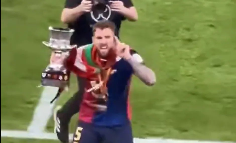 RauuulRM's tweet photo. Este tío va de cancherito y cuando acerbi celebra el gol va a llorarle al árbitro. 

Un jugador que con 34 años no ha ganado nada en su vida. 

Jodete, que tienes un DNI ESPAÑOL. https://t.co/FQnpYAXuJV