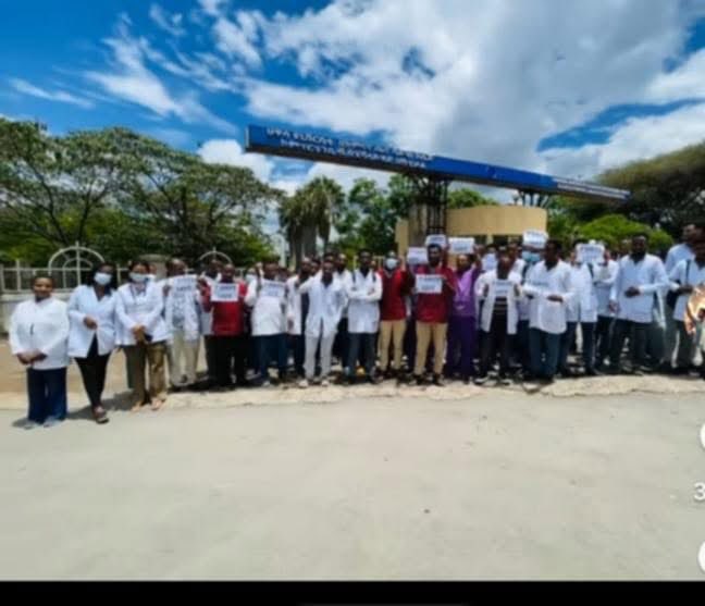 Jawar_Mohammed's tweet photo. "እየራበን ለመስራት ቃል አልገንም” 

Hawasa university hospital https://t.co/fI7jJFXTm4