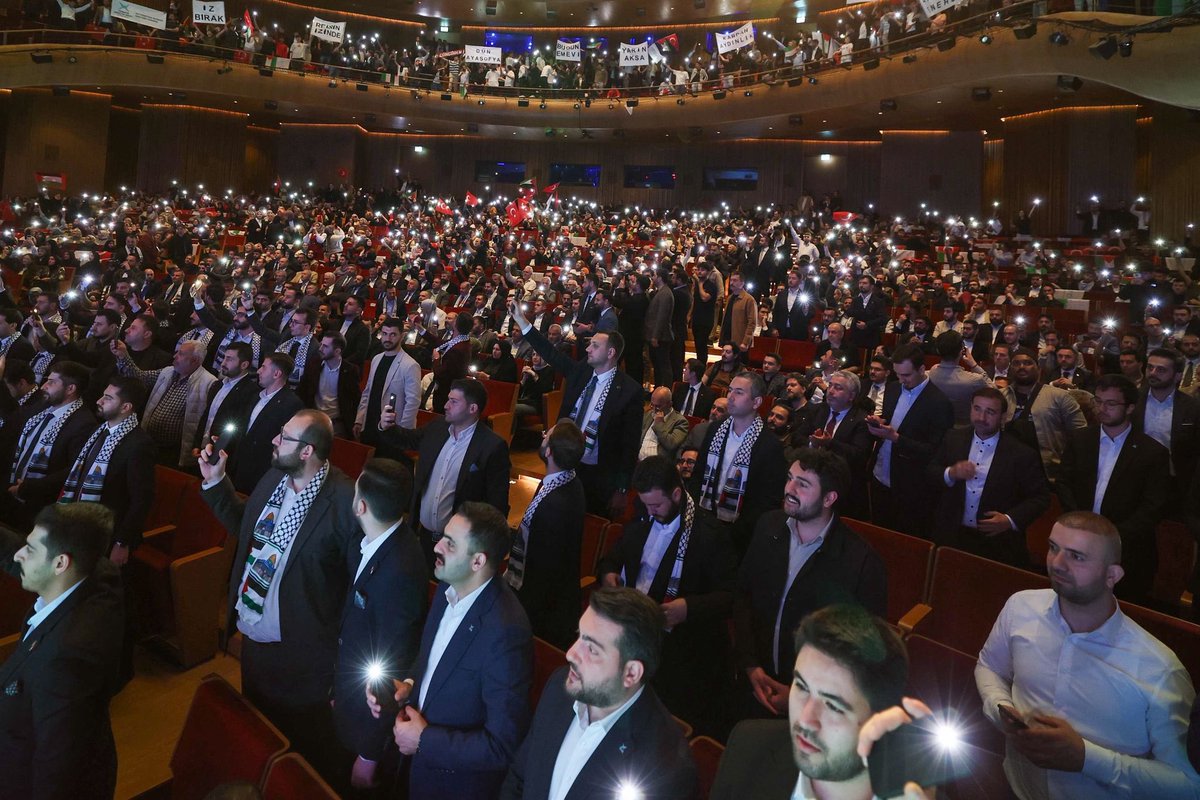 abdullahozdemir's tweet photo. TÜGVA İstanbul 6. Olağan Genel Kurulu’nda yeniden İl Başkanı seçilen Beytullah Çiçen kardeşimi ve yeni yönetimini tebrik ediyorum. Her zaman olduğu gibi TÜGVA enerjisiyle, gençleriyle, çağı imar eden hizmetlerin yeşerdiği merkez olmaya devam edecek. Muvaffakiyetler diliyorum. https://t.co/YiDgmjiIKf