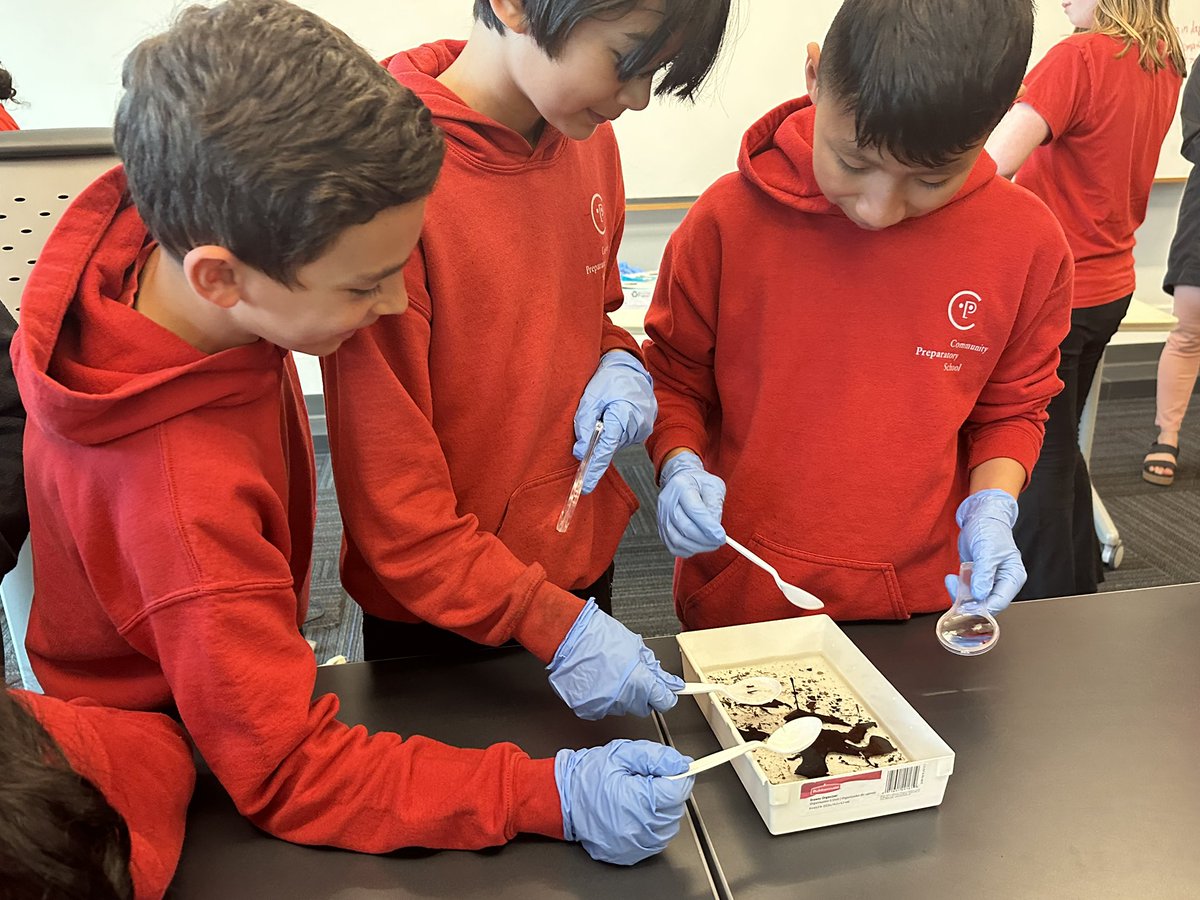 GuyonNicole's tweet image. 6th grade scientists @Community_Prep hard at work studying macro invertebrates with @narrabay