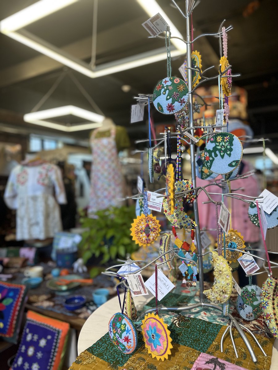 az_taher's tweet photo. Enjoyed visiting Stitch #Buffalo, a vibrant textile art center empowering refugee and immigrant women through handmade goods, fostering #creativity and inclusion, and promoting sustainability through textile reuse. Truly inspiring mission and community!
#art #buffalo #newyork https://t.co/6alJbEsi0W